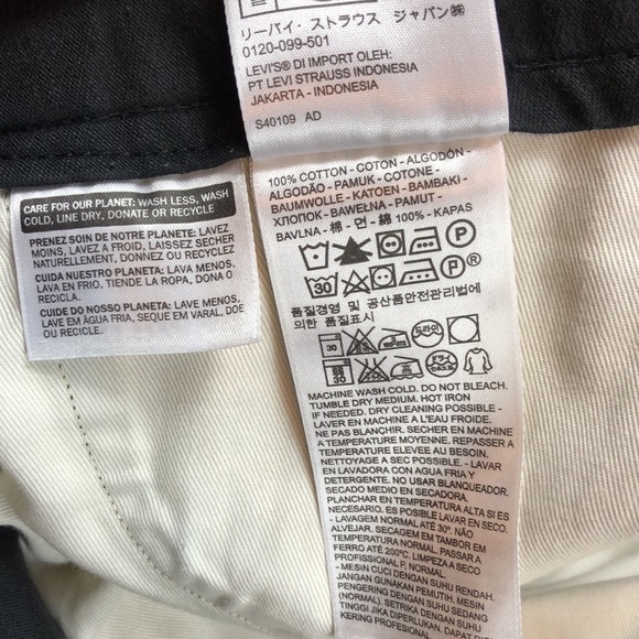 Levi's Black Cotton Cargo With Belt Shorts - Picture 11 of 16